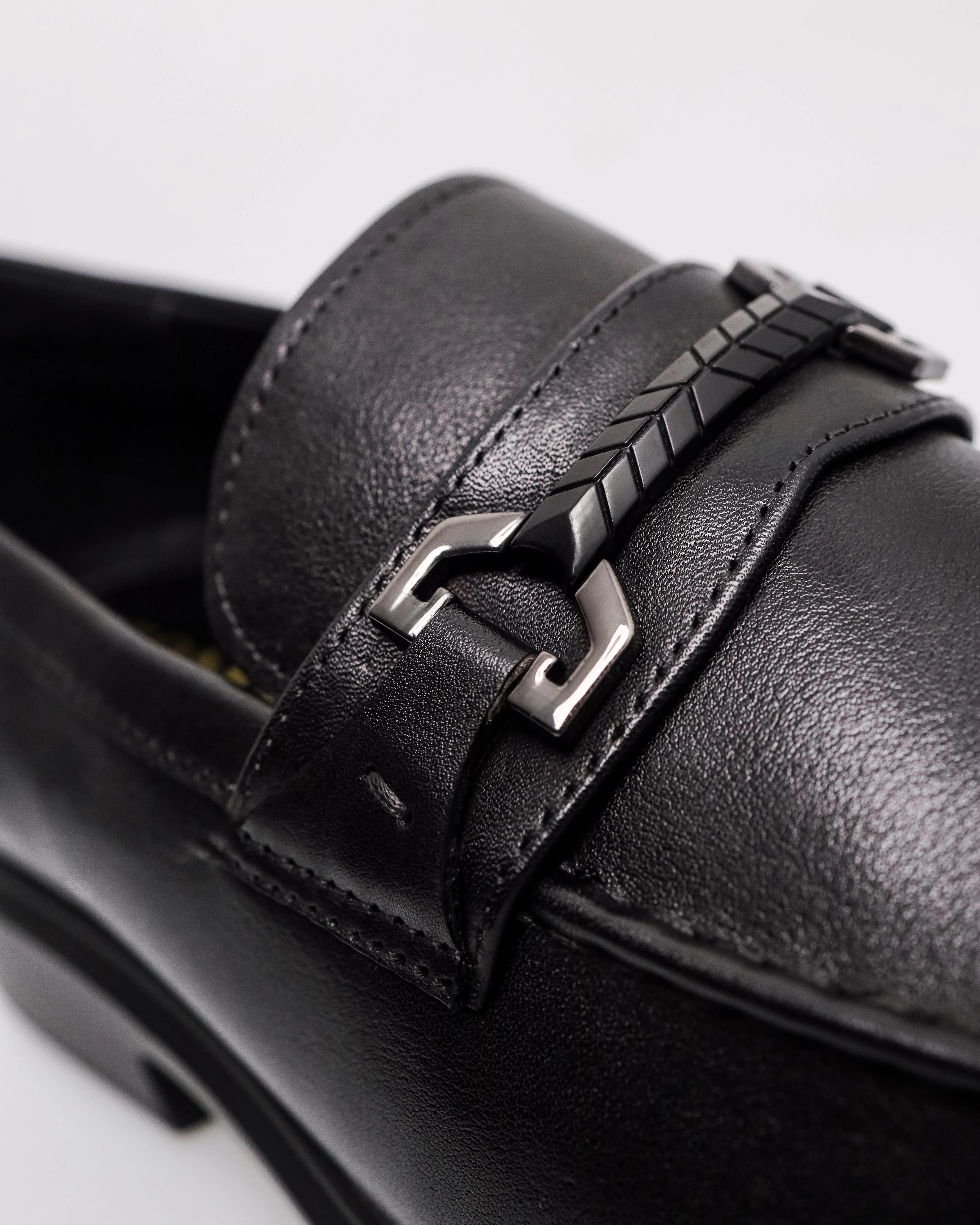 Tomaz F440 Men's Buckle Tread Loafers